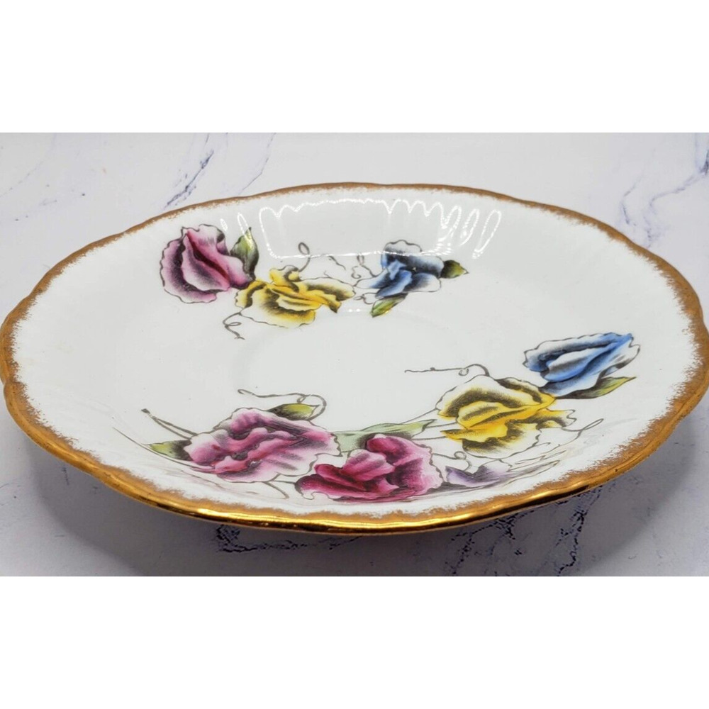 Salisbury Fine Bone China Sweet Pea Floral Pattern W/ Gold Trim Tea Cup & Saucer - Picture 2 of 14